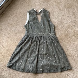 ALTAR’D STATE V-shape sleeveless dress, olive color, almost new